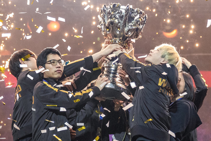 LoL : Quels skins pour FunPlus Phoenix, champions du monde 2019 ?